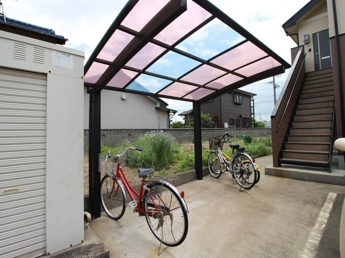 物件外観写真4　(駐輪場)
