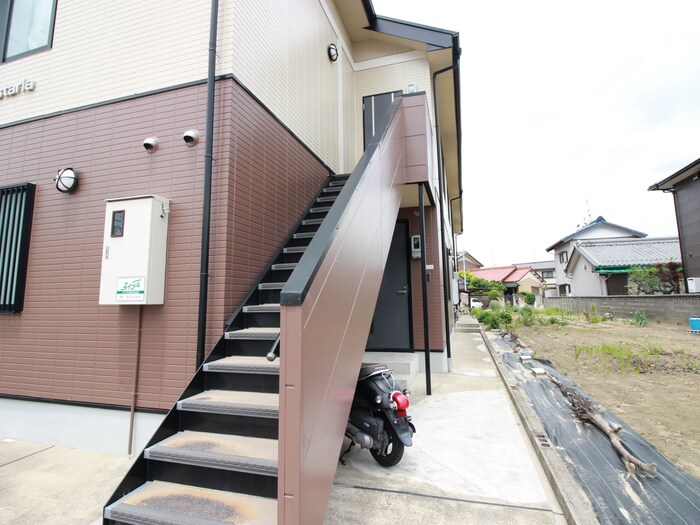 物件外観写真6　(エントランス部分)