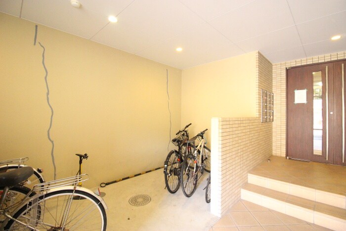 物件外観写真5　(駐輪場)