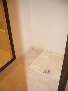 物件内観写真13　(洗濯機置場)