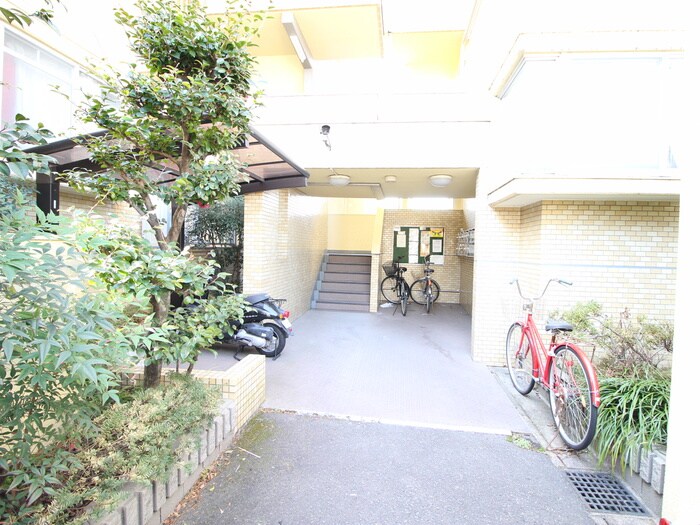 物件外観写真4　(駐輪場)