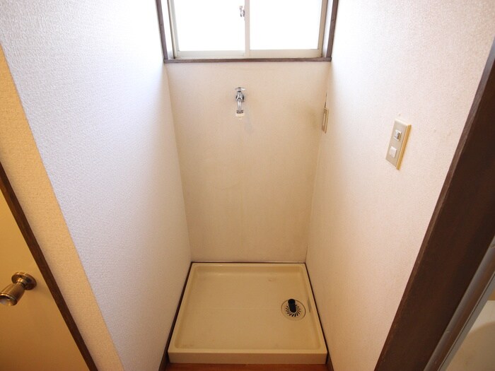 物件内観写真18　(洗濯機置場)