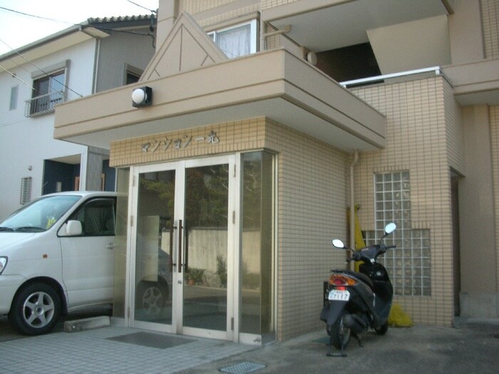 物件外観写真2　(エントランス部分)