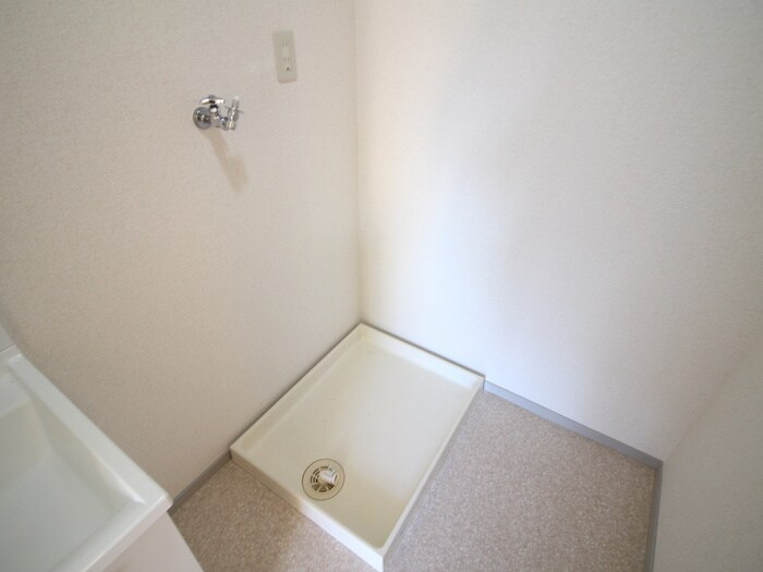 物件内観写真15　(洗濯機置場)