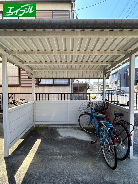 物件外観写真3　(駐輪場)