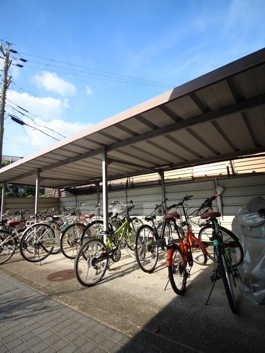 物件外観写真5　(駐輪場)