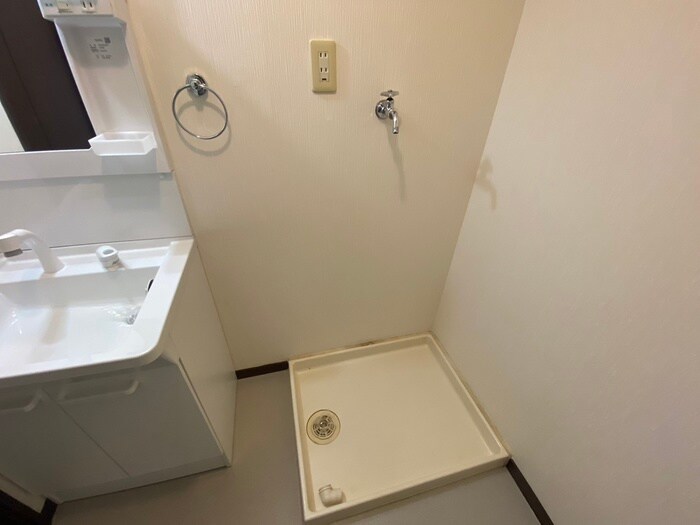 物件内観写真13　(洗濯機置場)