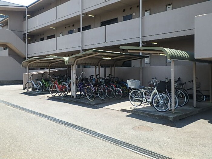 物件外観写真5　(駐輪場)