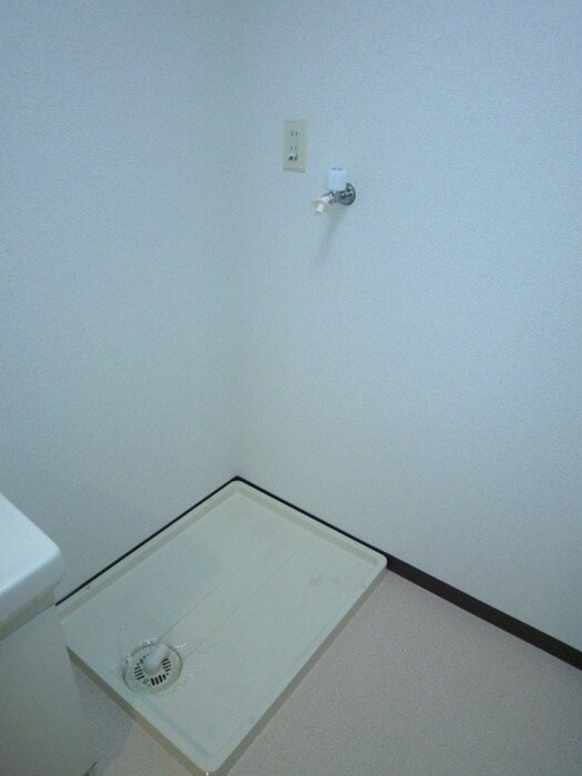 物件内観写真10　(洗濯機置場)