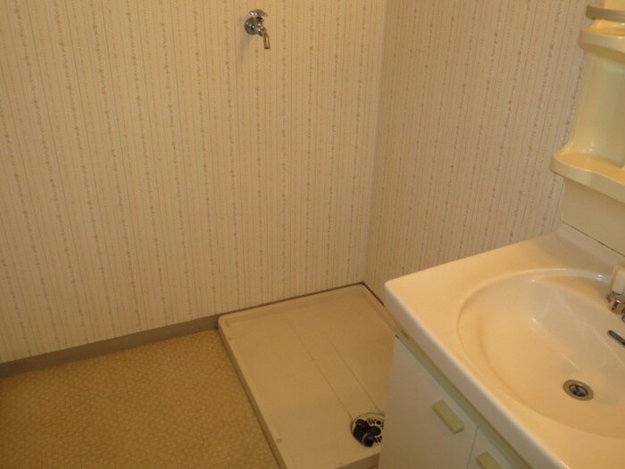 物件内観写真12　(洗濯機置場)