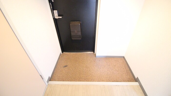 物件内観写真15　(玄関)