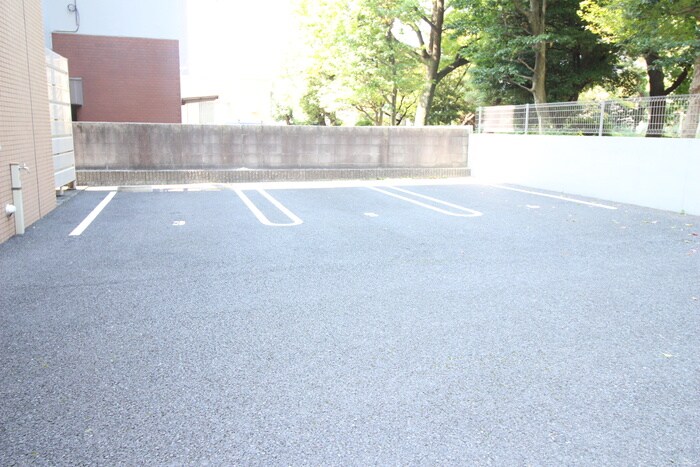 物件外観写真6　(駐車場)