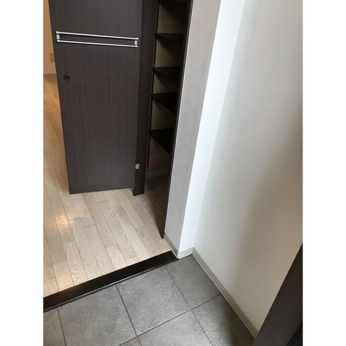物件内観写真17　(玄関)