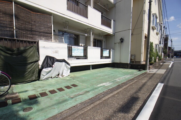 物件外観写真3　(駐車場)