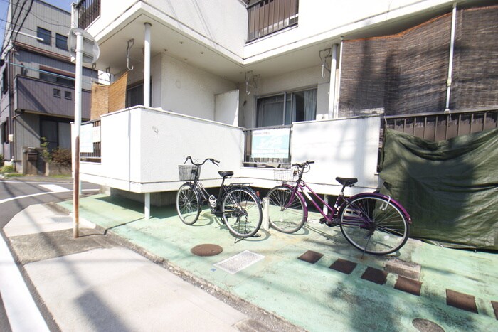 物件外観写真4　(駐輪場)