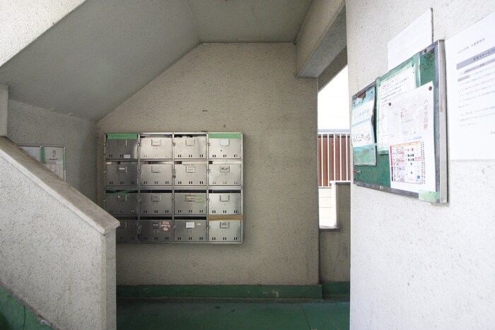 物件外観写真6　(エントランス部分)