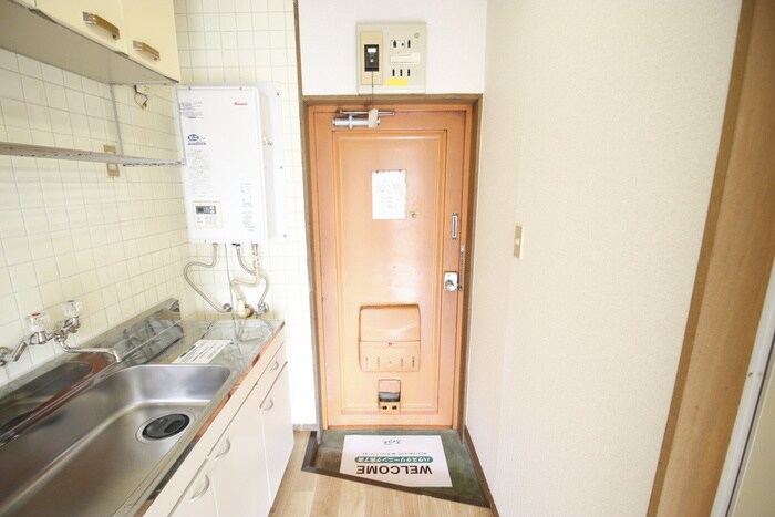 物件内観写真18　(玄関)