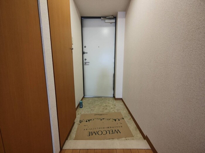 物件内観写真16　(玄関)