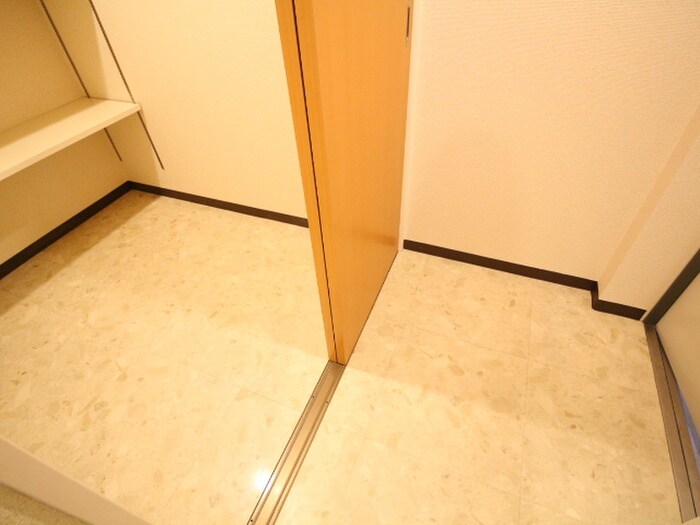 物件内観写真18　(玄関)