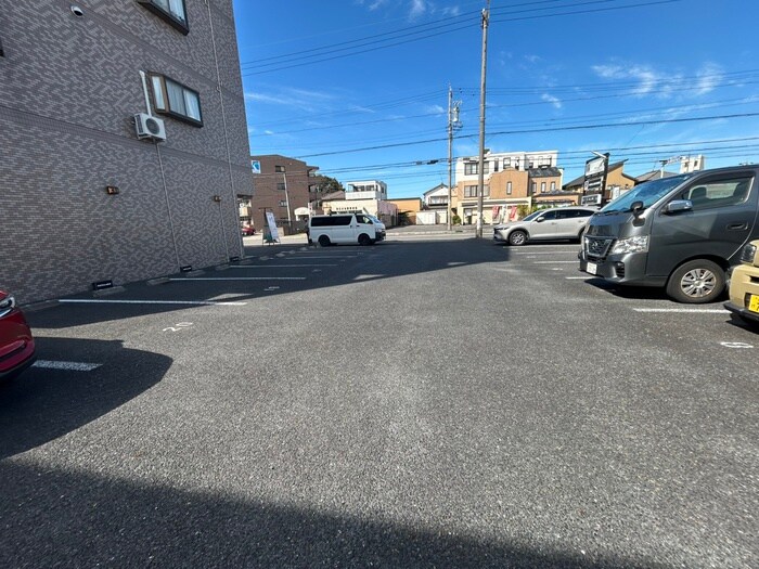 物件外観写真4　(駐車場)