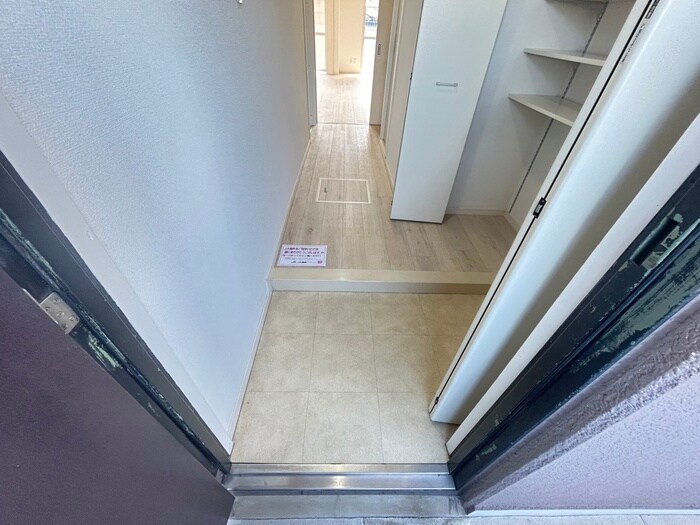 物件内観写真14　(玄関)