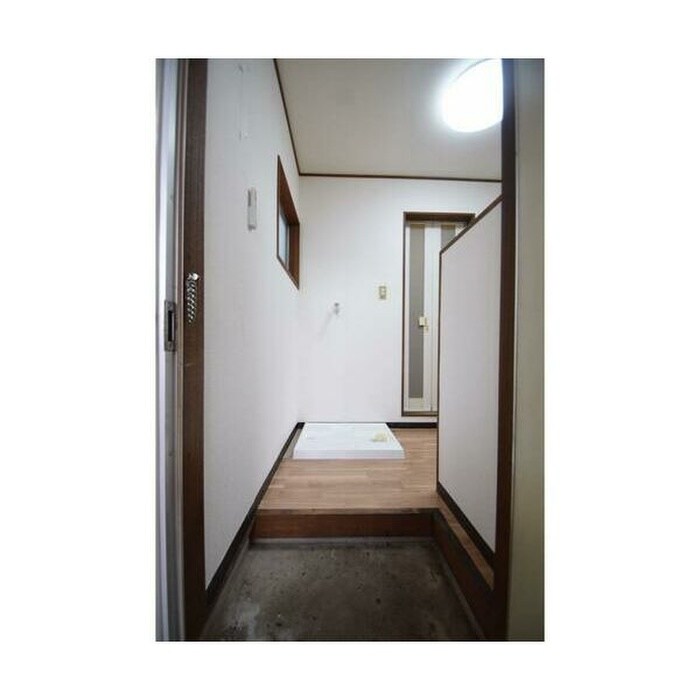 物件内観写真10　(玄関)