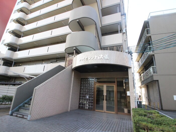 物件外観写真5　(エントランス部分)