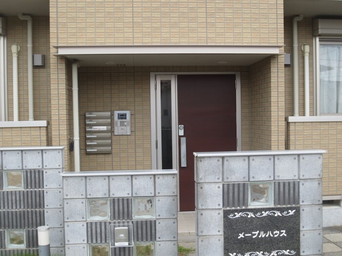 物件外観写真3　(エントランス部分)