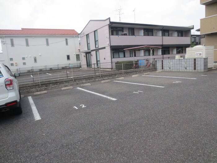 物件外観写真5　(駐車場)