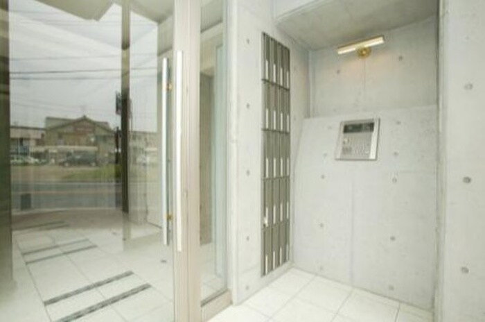 物件外観写真3　(エントランス部分)