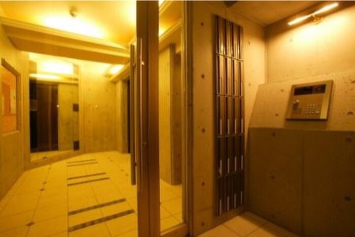 物件外観写真4　(エントランス部分)