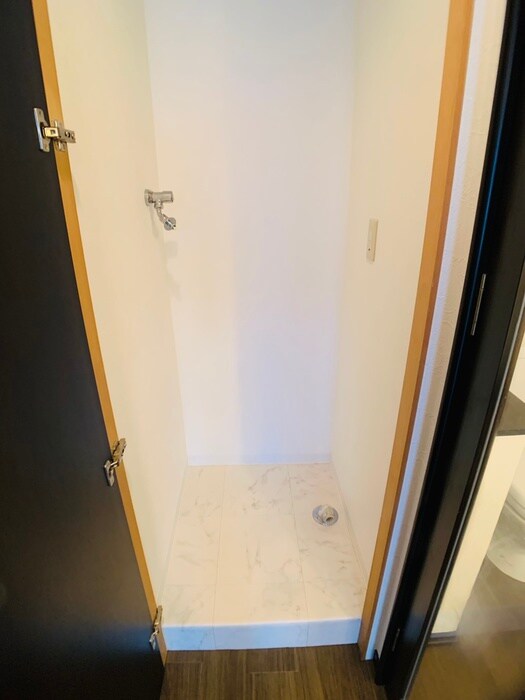 物件内観写真11　(洗濯機置場)