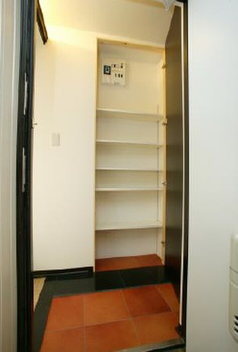 物件内観写真12　(玄関)