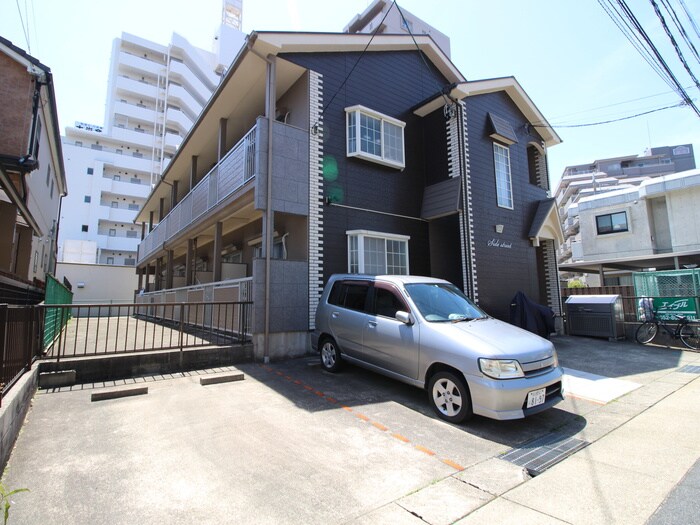 物件外観写真6　(駐車場)