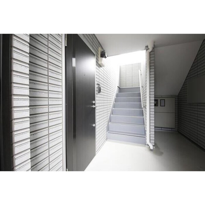 物件外観写真4　(エントランス部分)