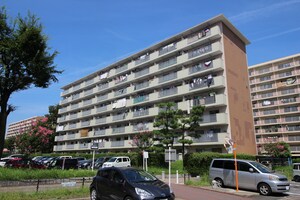中駒九番団地４号棟外観写真