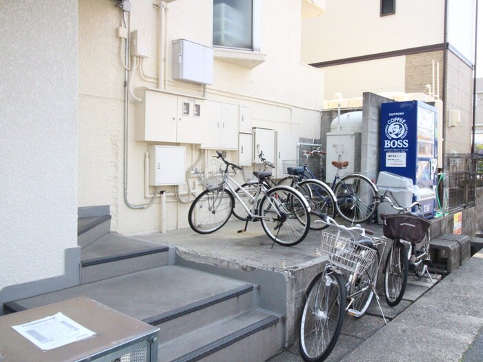 物件外観写真6　(駐輪場)