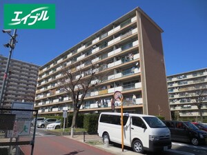中駒九番団地５号棟外観写真
