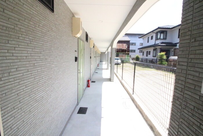 物件外観写真6　(エントランス部分)