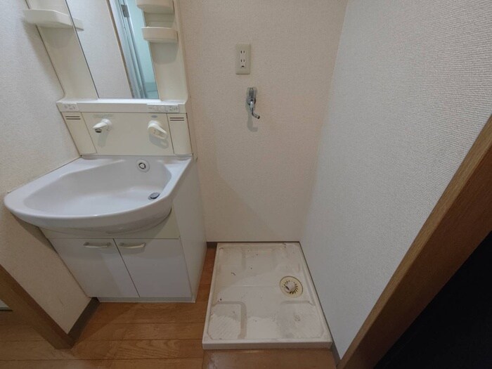 物件内観写真15　(洗濯機置場)