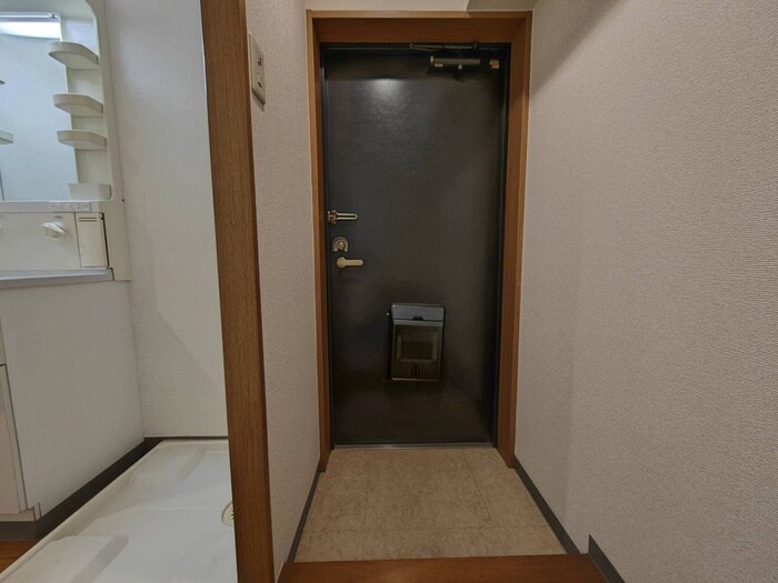 物件内観写真16　(玄関)