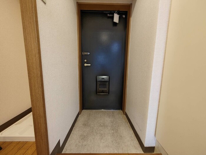 物件内観写真16　(玄関)