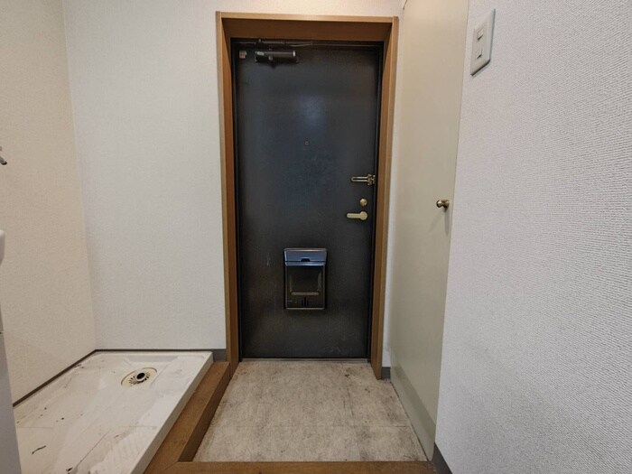物件内観写真16　(玄関)