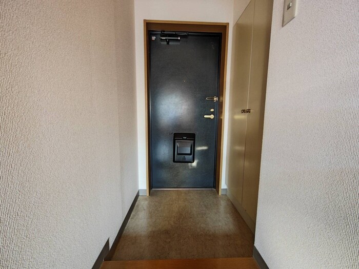 物件内観写真16　(玄関)
