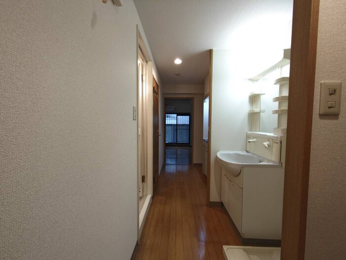 物件内観写真18　(廊下)