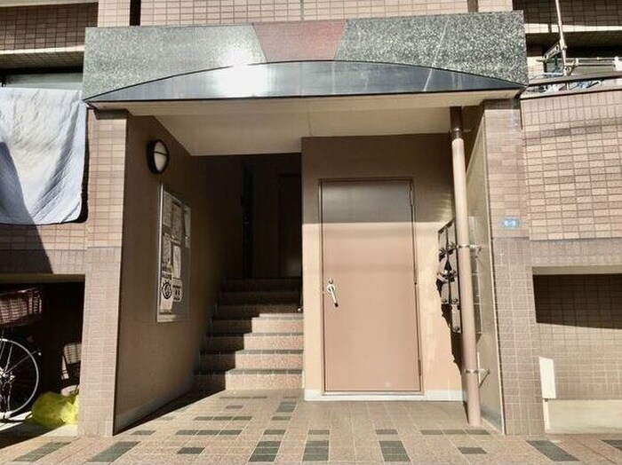 物件外観写真3　(エントランス部分)
