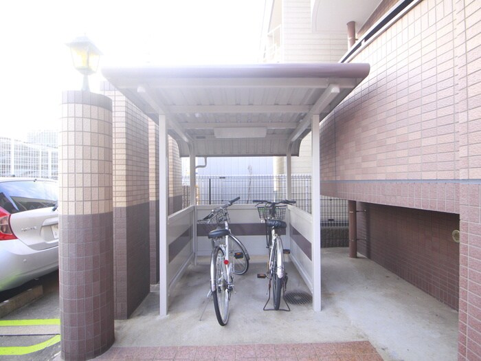 物件外観写真5　(駐輪場)