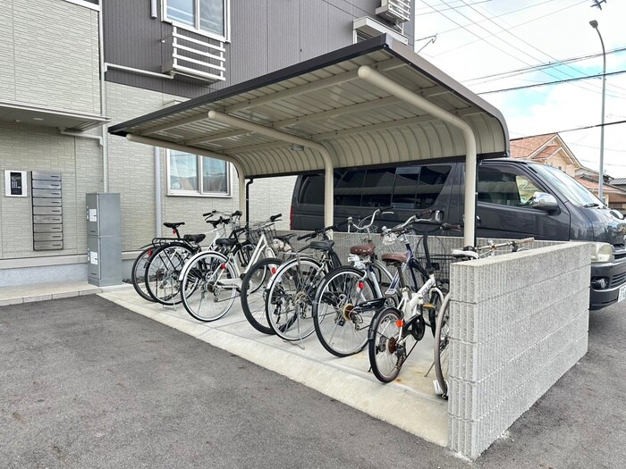物件外観写真5　(駐輪場)