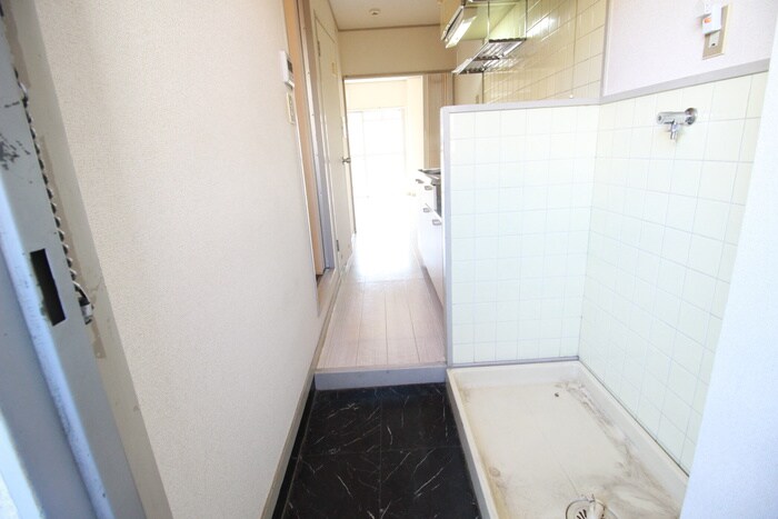 物件内観写真13　(玄関)