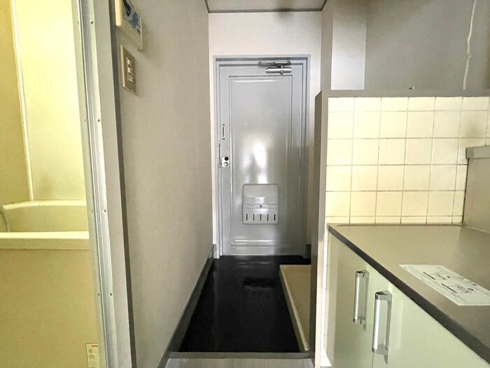 物件内観写真18　(玄関)